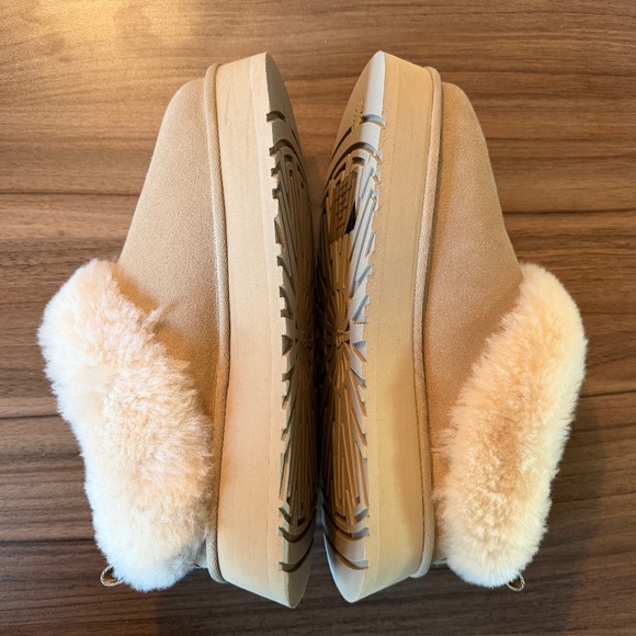 NWOT - Ugg Women's Tazzelle Slippers - Picture 4 of 9
